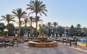 منتجع وسبا ذا ويستن القاهرة، القطامية ديونز